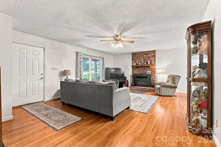 Property Photo:  213 Hamilton Road  NC 28166 