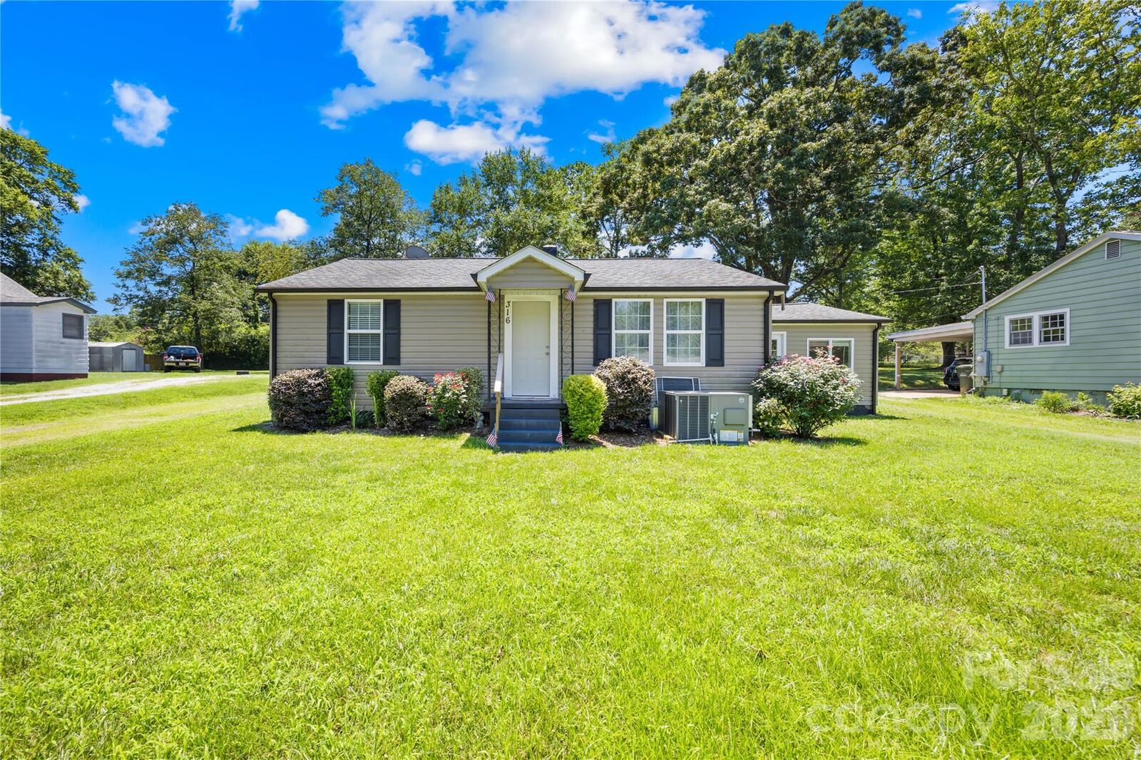 Property Photo: 316 20th Avenue NE NC 28601
