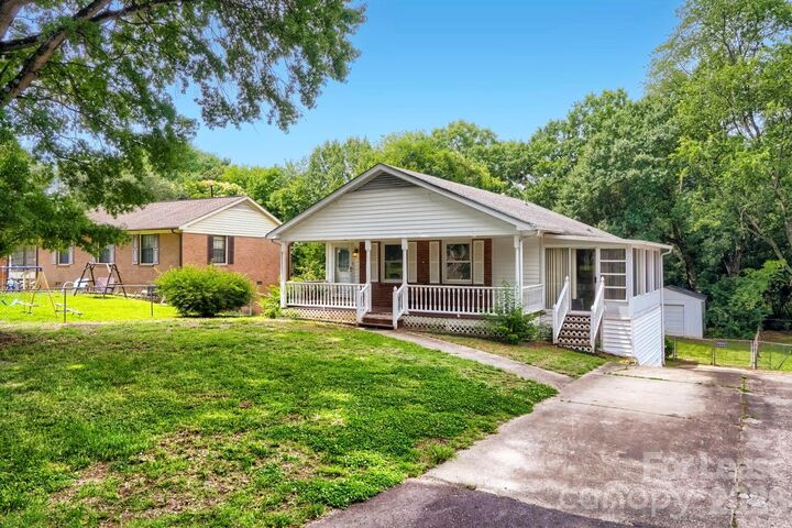 Property Photo:  221 Eden Circle  NC 28134 