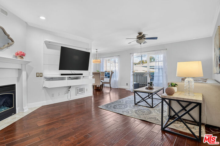 Property Photo:  944 11th St  CA 90403 