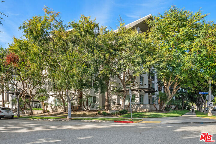 Property Photo: 6400 Crescent Park CA 90094