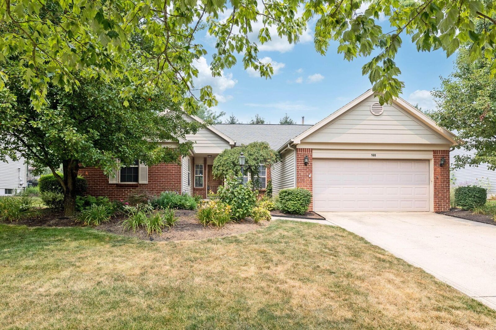 Property Photo: 168 Hawthorn Boulevard OH 43015