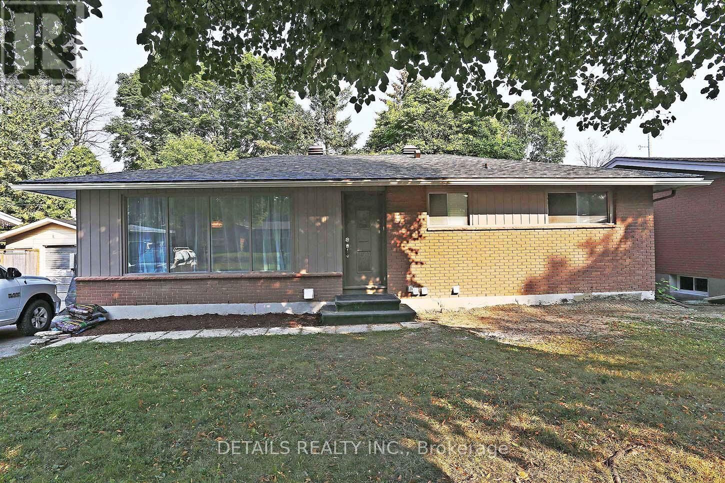 Property Photo: 2151 Lambeth Walk B ON K2C 1E9