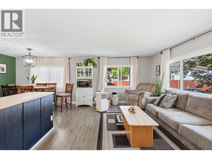 Property Photo: 2337 Hemlock Street BC V8G 5B2