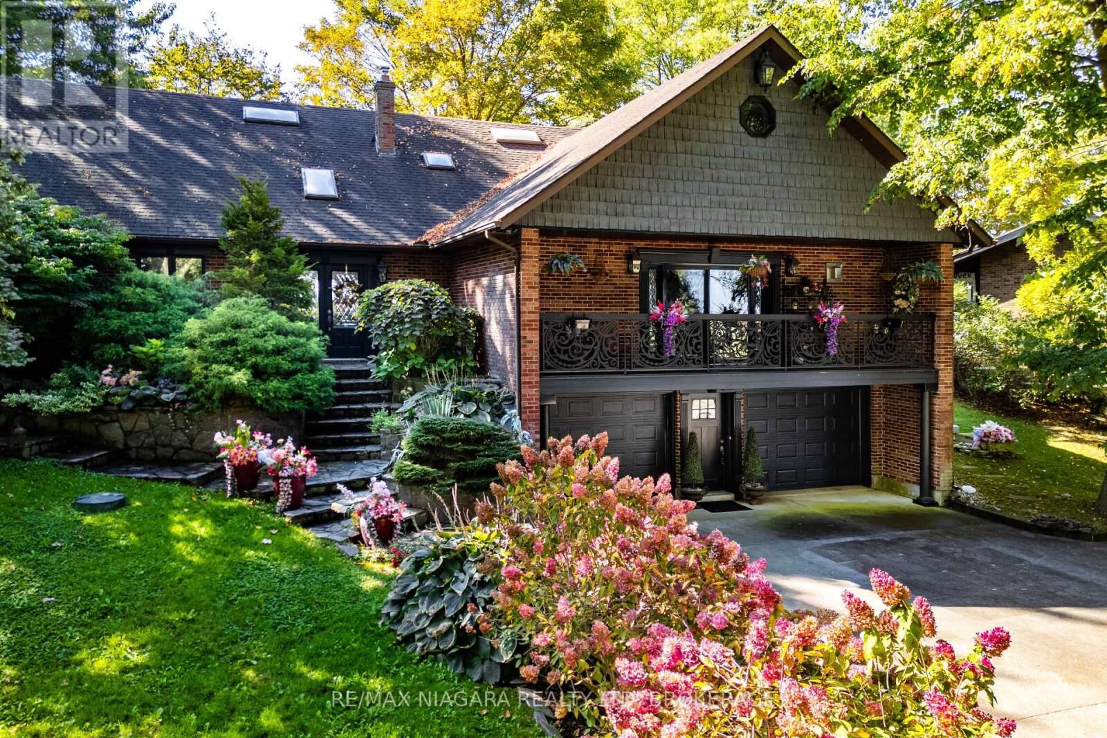 Property Photo: 735 Lakeshore Road East ON L3K 5V3
