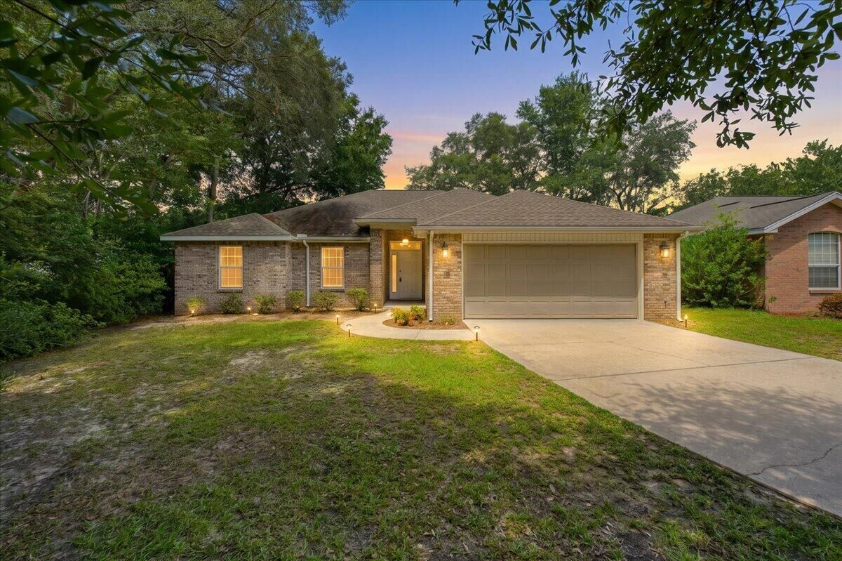 Property Photo: 105 Underwood Lane FL 32578