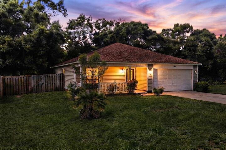Property Photo: 162 Cabana Way FL 32536