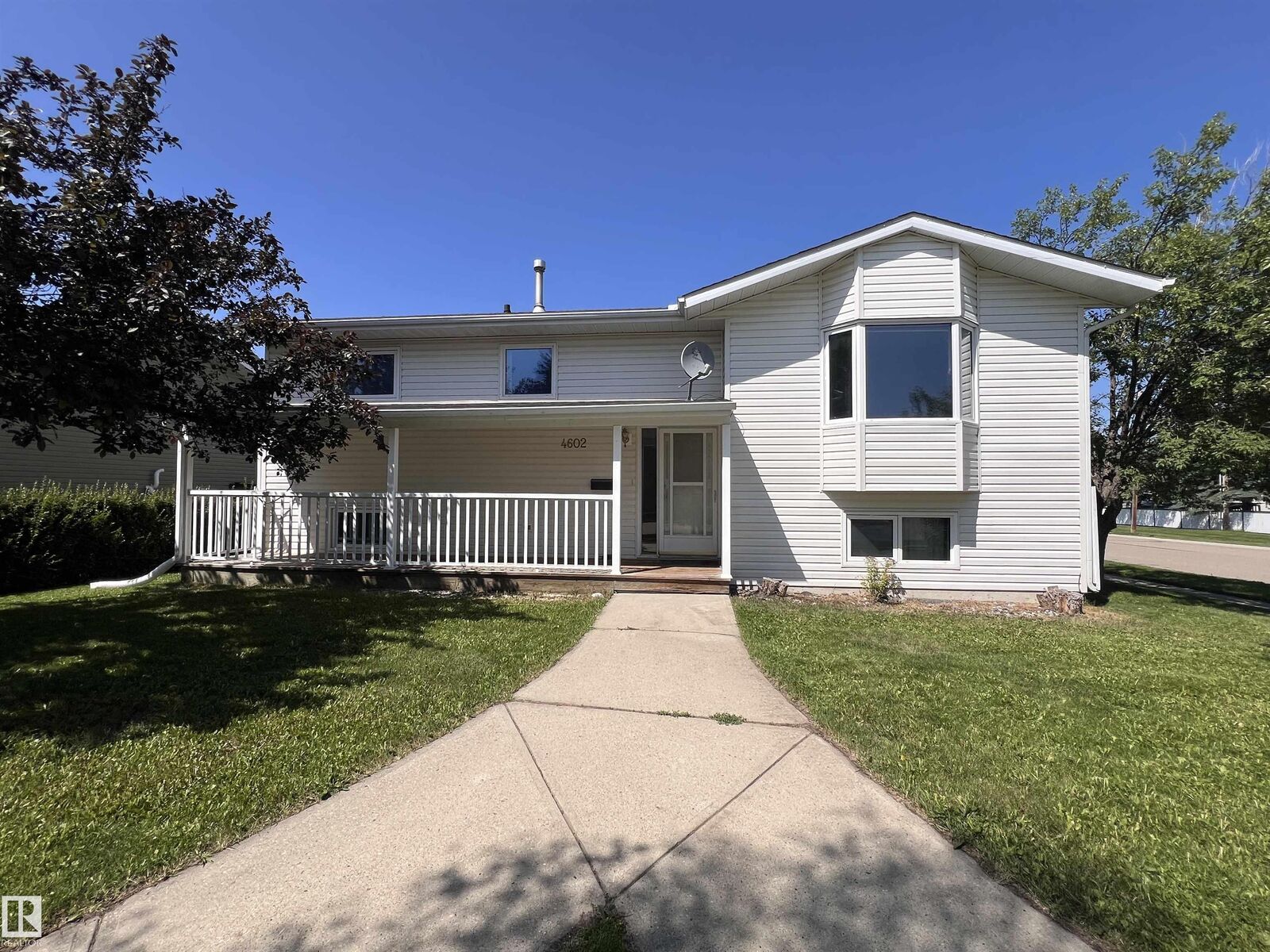 Property Photo:  4602 52 Avenue  AB T0C 0J0 