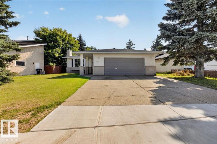 Property Photo:  1939 61 Street NW  AB T6L 1M5 
