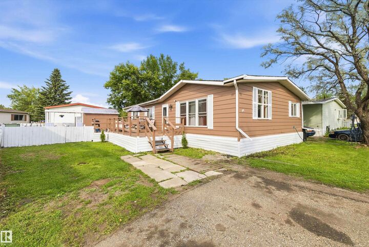 46 Maple Terrace NW — photo 1