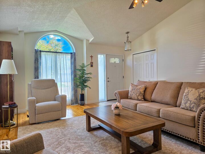 Property Photo:  22 Dunfield Crescent  AB T8N 6R7 