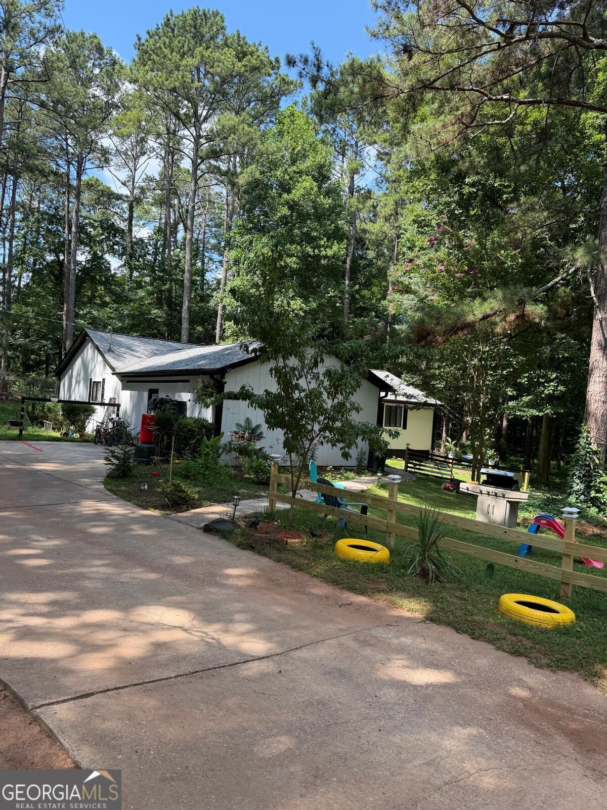 Property Photo: 135 Windy Hill Road GA 30214