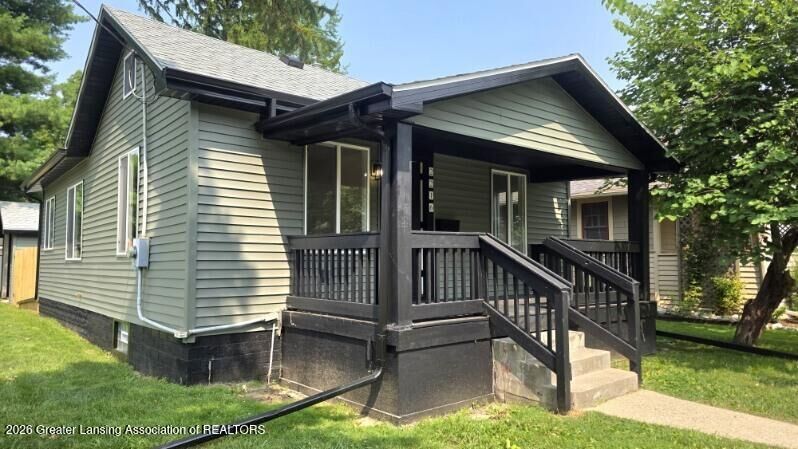 Property Photo:  2216 Sunnyside Avenue  MI 48910 