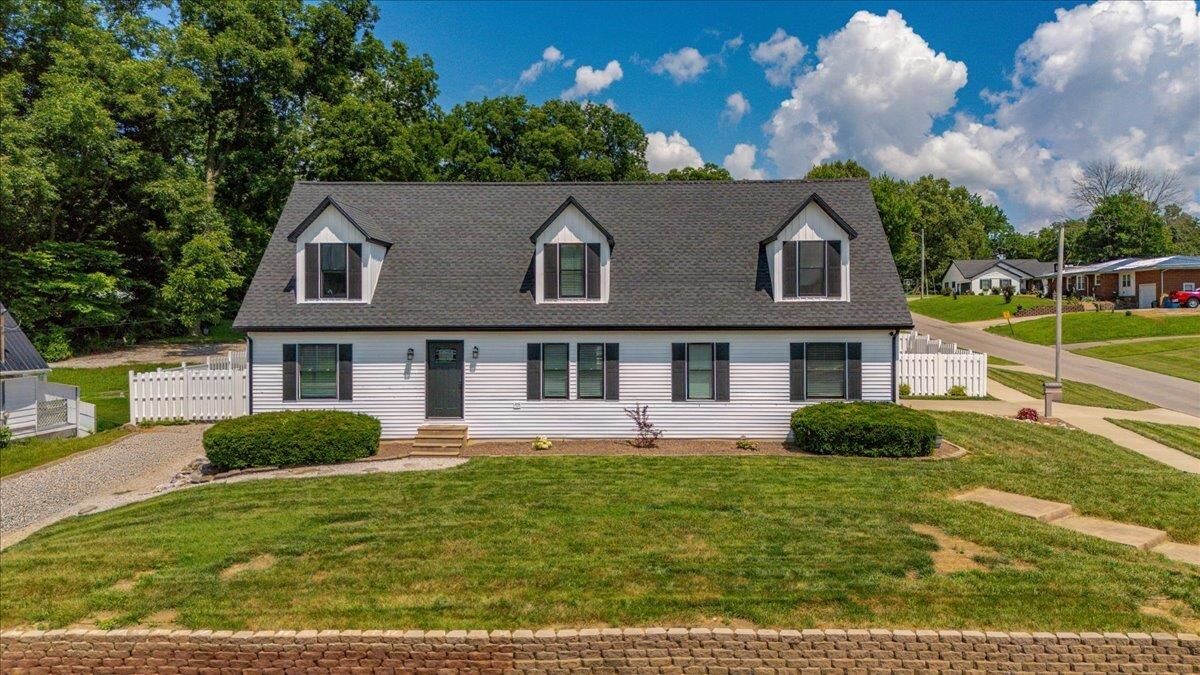 Property Photo:  219 S 6th  IN 47635 