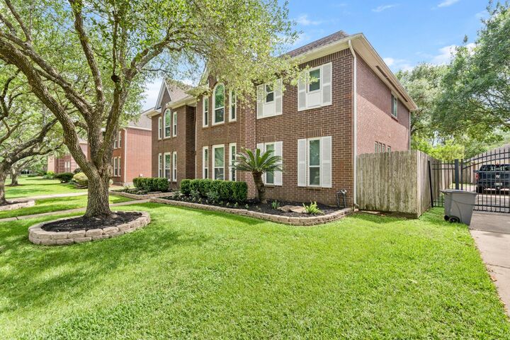 Property Photo: 1406 Pambrooke Lane TX 77094