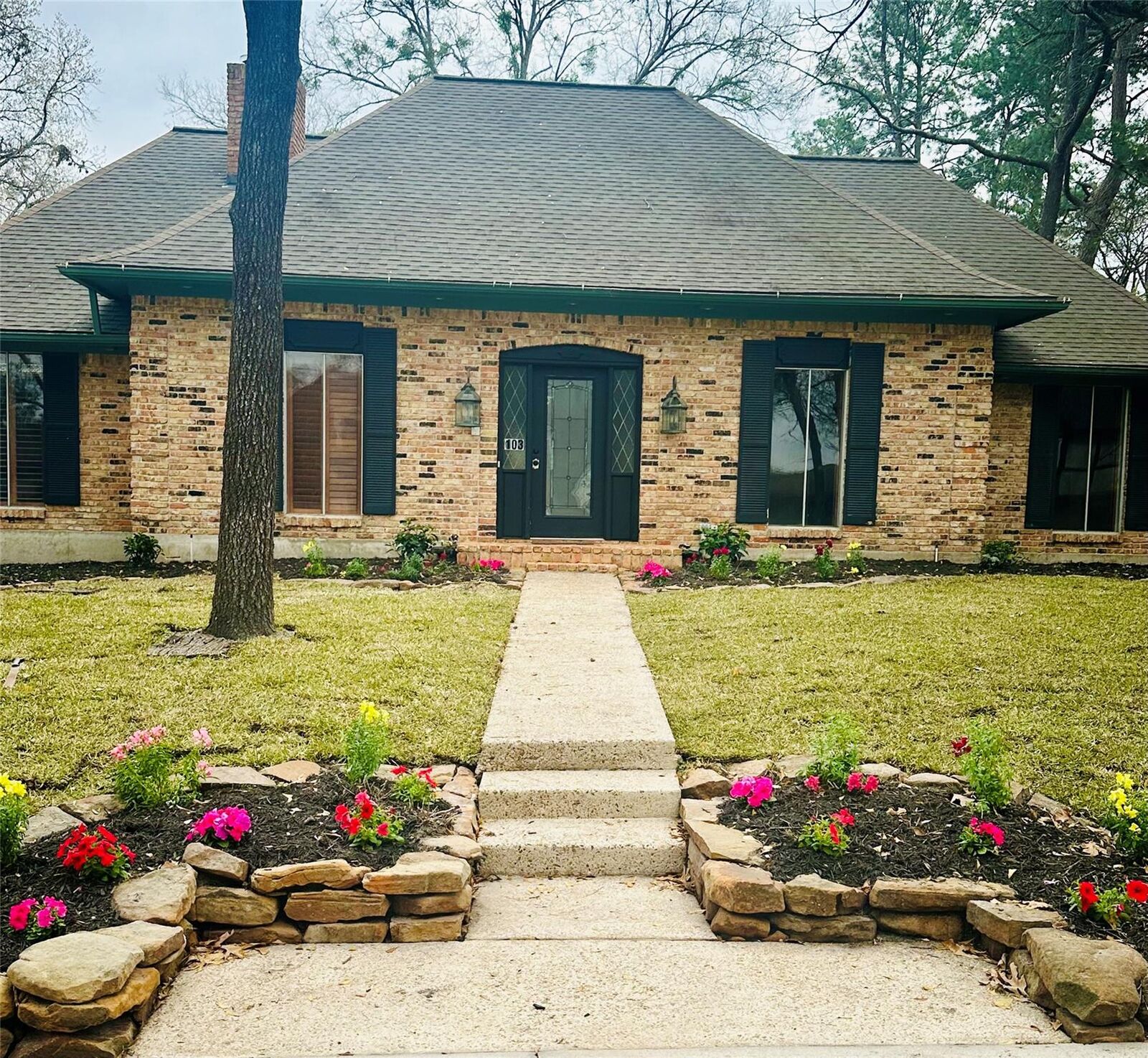 Property Photo: 103 Wroxton Drive TX 77304