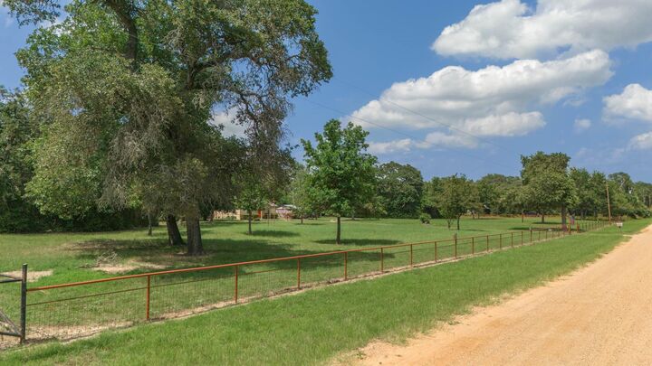 Property Photo: 11531 Silver Springs Road TX 76567