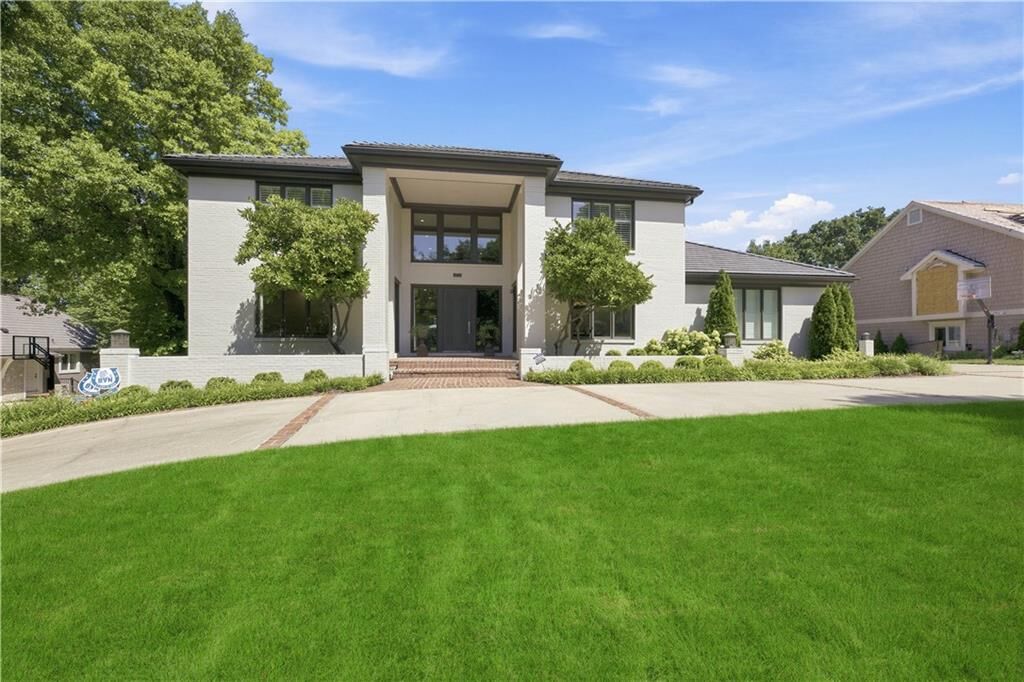 Property Photo: 3048 W 118th Terrace KS 66211