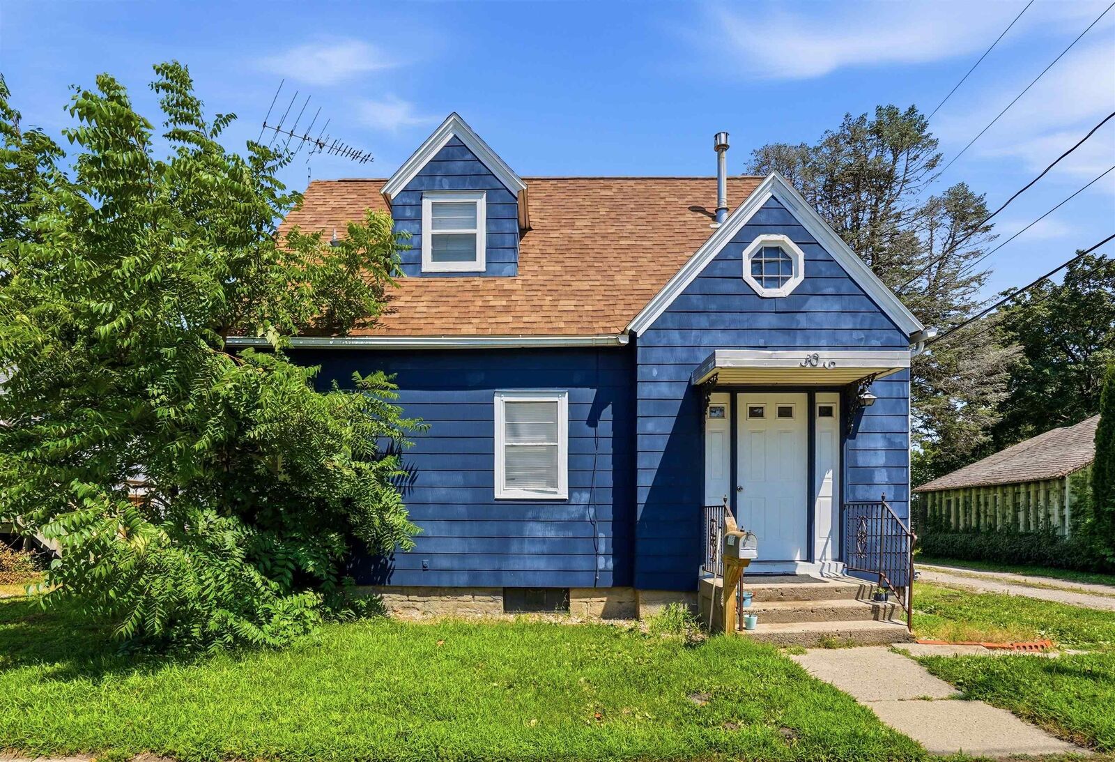 Property Photo:  309 SE 1st Street  IA 50677 