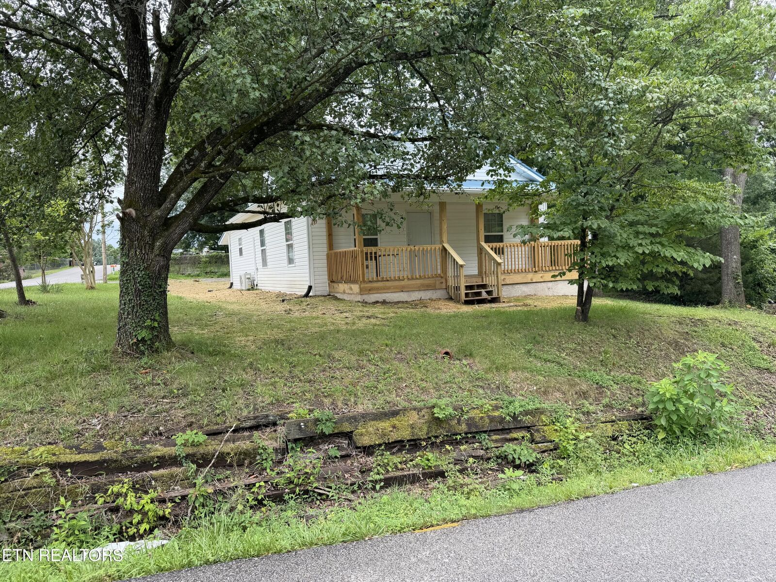 Property Photo: 146 Roberts St TN 37748