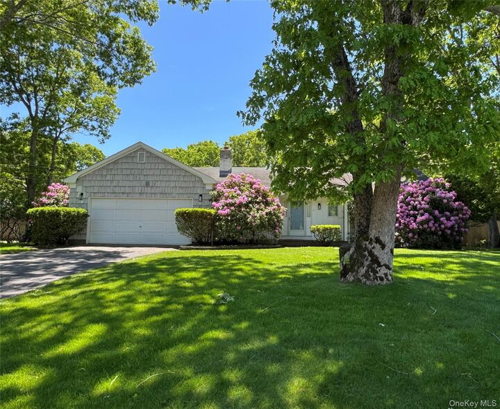 Property Photo:  11 White Birch Trail  NY 11942 