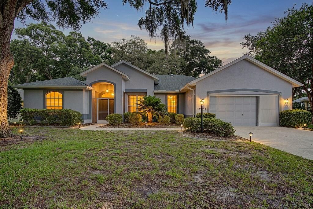 Property Photo: 9009 SW 194th Court FL 34432