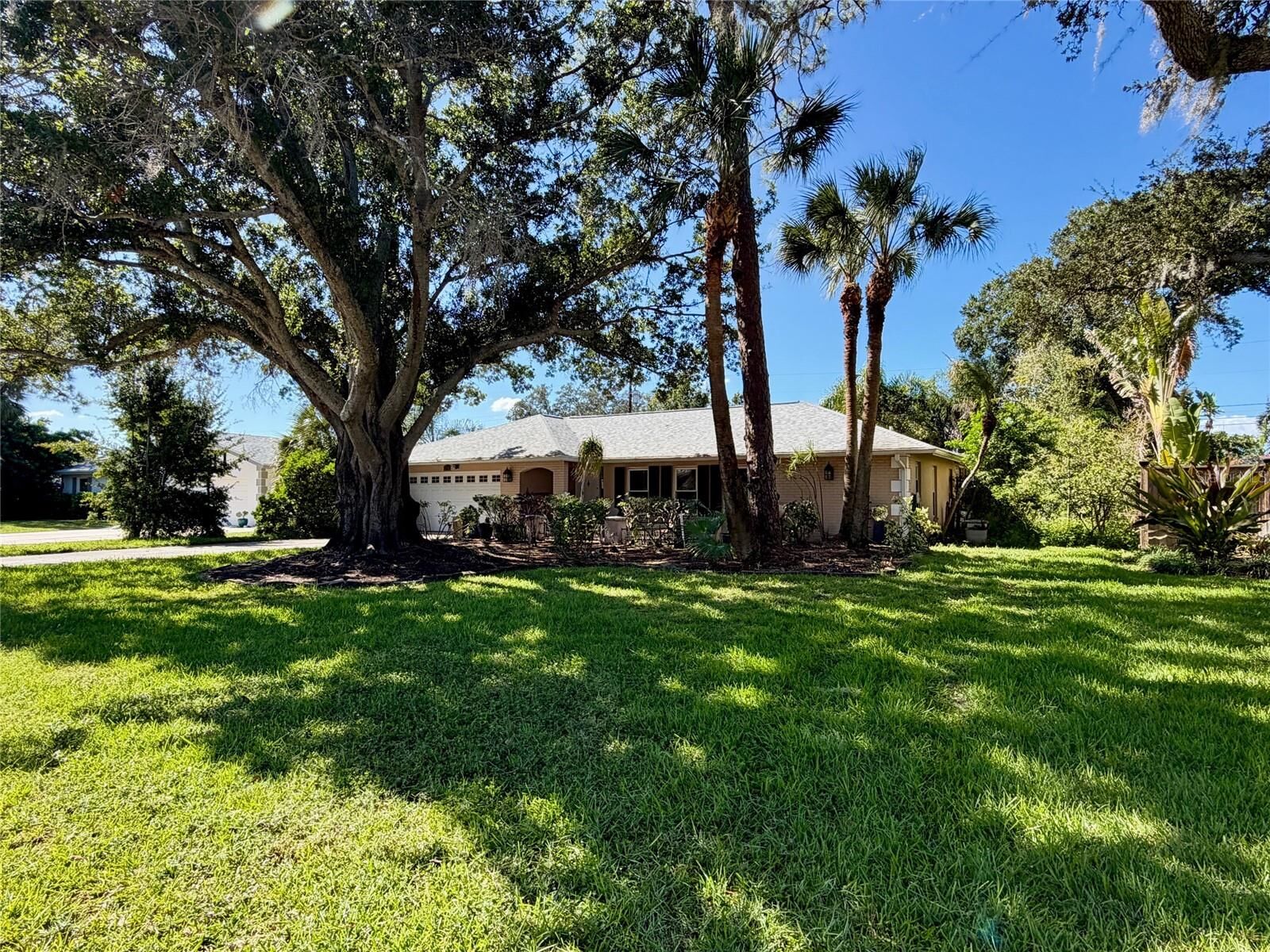 Property Photo:  5230 Venetian Boulevard NE  FL 33703 