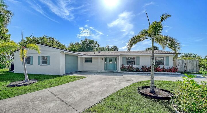 Property Photo: 6515 Colonial Drive FL 34231