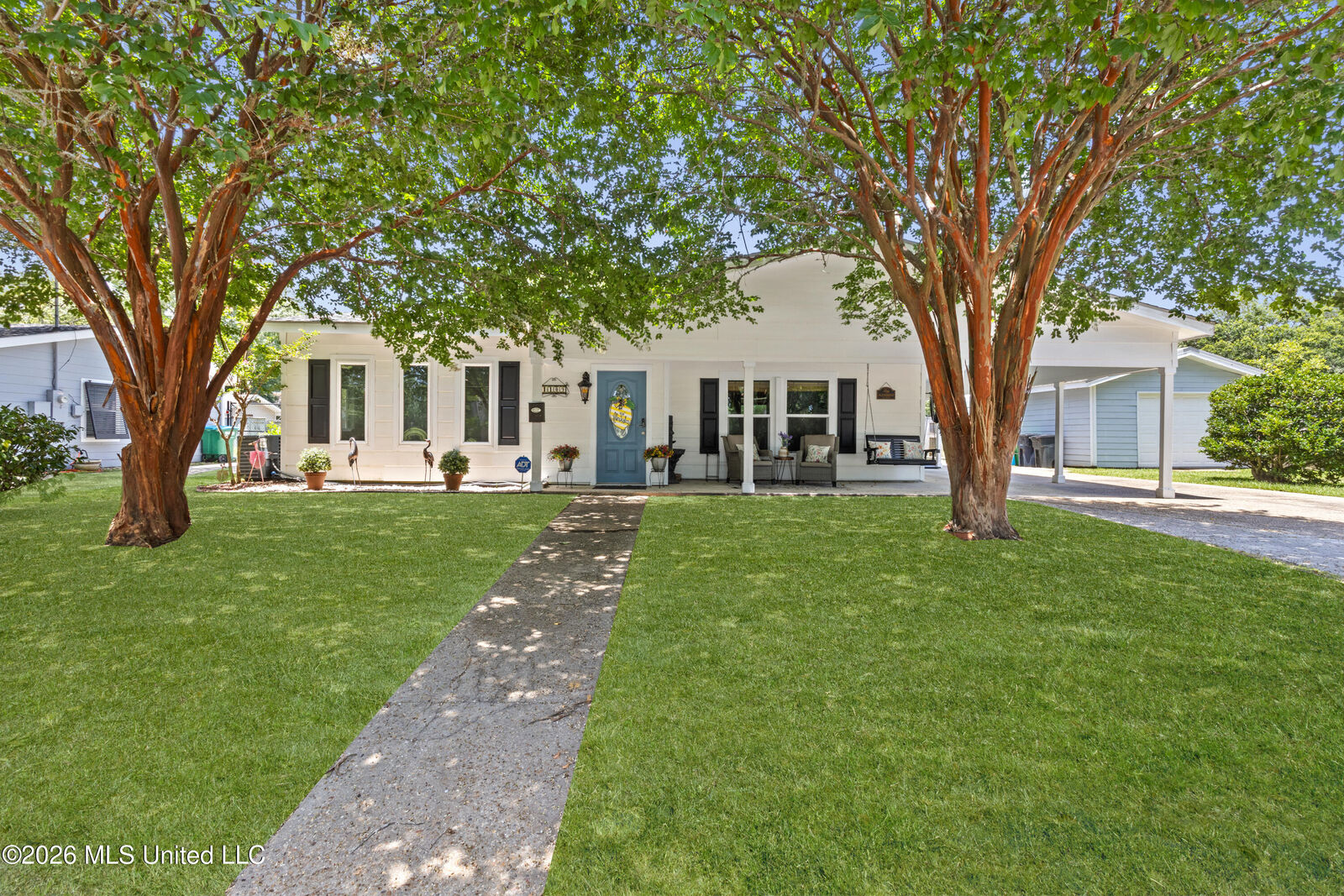 Property Photo:  1109 Country Club Drive  MS 39567 