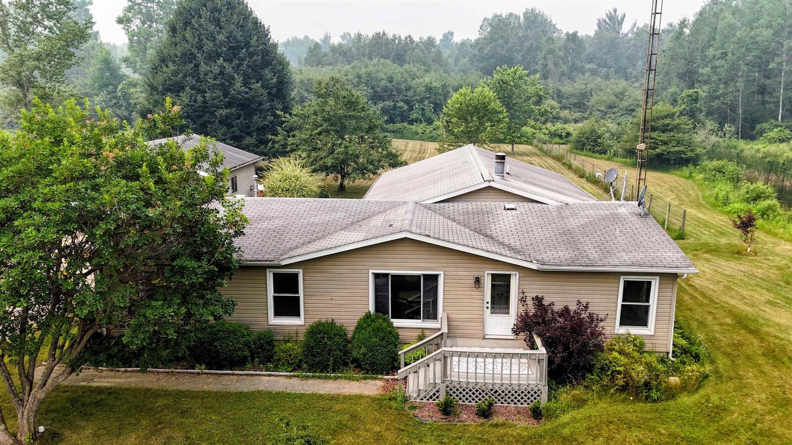 Property Photo: 3625 N Hoover Avenue MI 48624