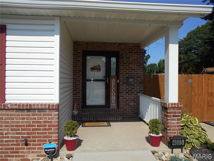 Property Photo:  4605 Maryville Road  IL 62040 