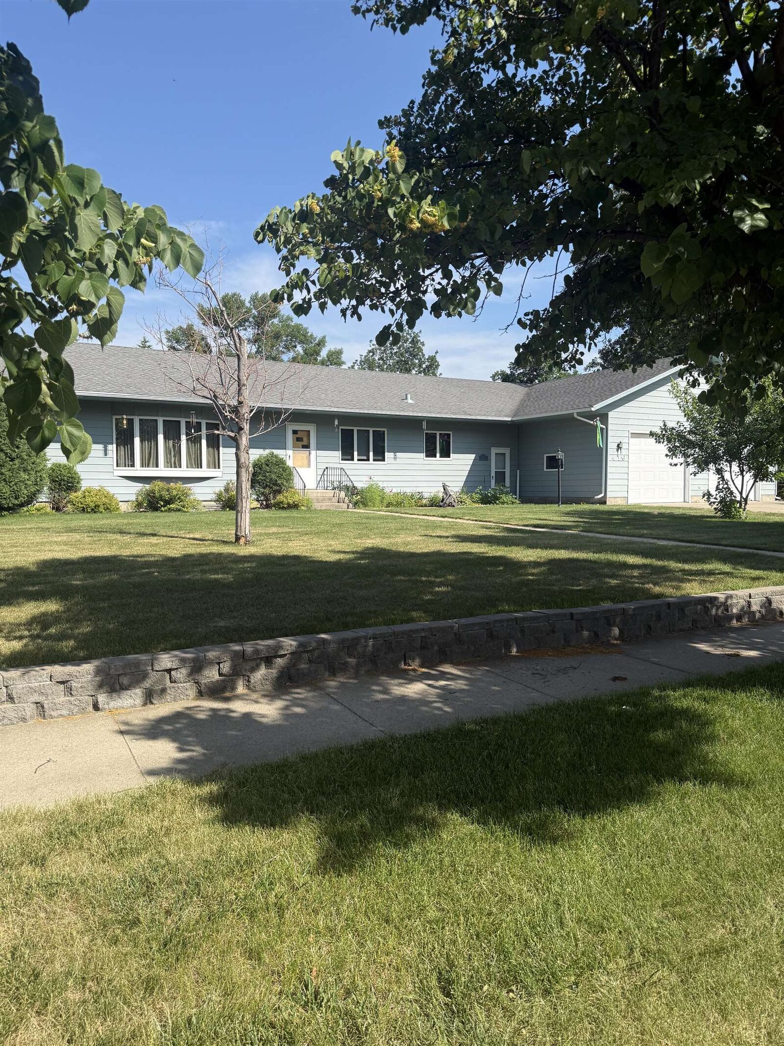 Property Photo:  416 W 2nd St  ND 58790 