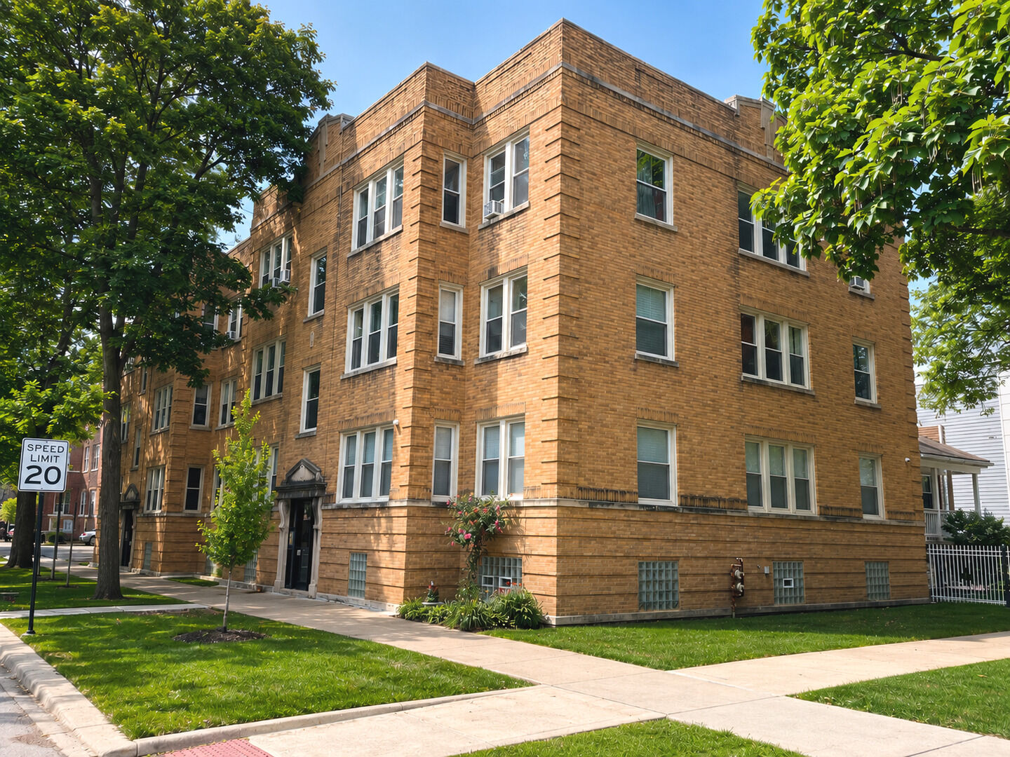 Property Photo: 3721 W Cullom Avenue 2 IL 60618