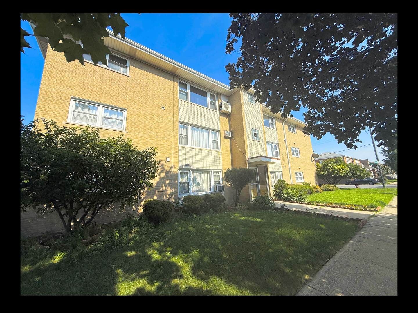 Property Photo: 3820 W 47th Street 2se IL 60632