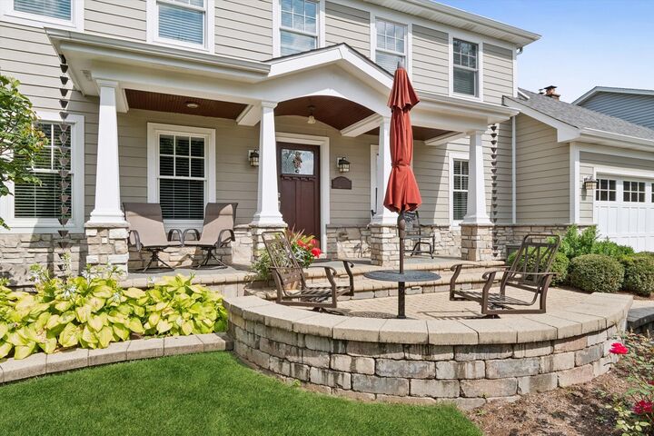 Property Photo:  1137 Hyde Park Lane  IL 60565 