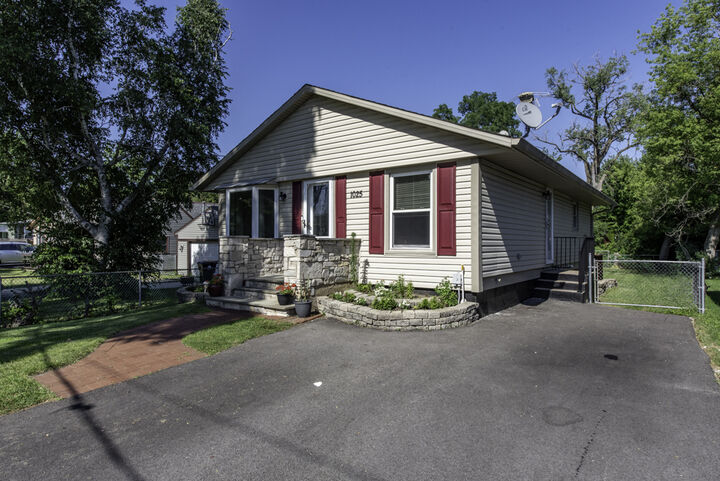 Property Photo:  1025 Shady Lane Court  IL 60073 
