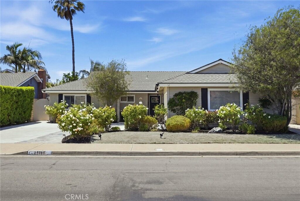 Property Photo:  21061 Miramar Ln  CA 92646 