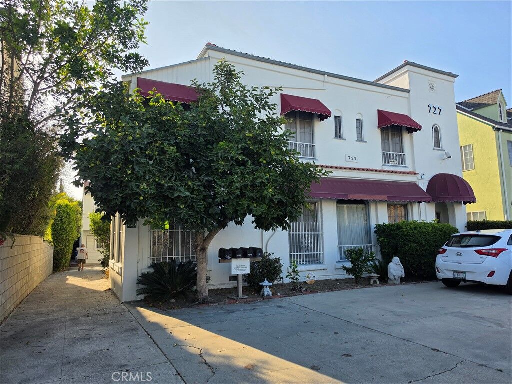 Property Photo: 727 Crenshaw CA 90005