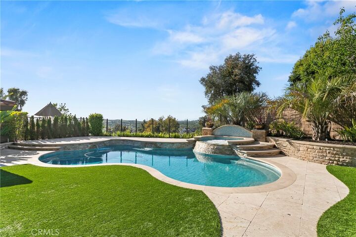 Property Photo:  7 Kent Court  CA 92694 