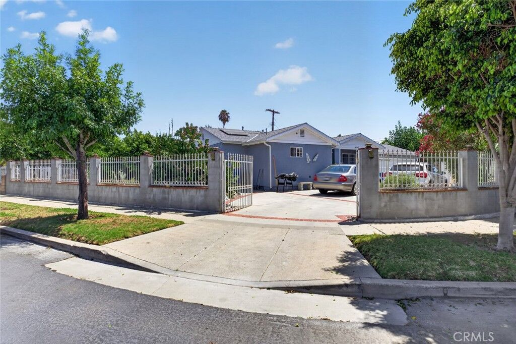 Property Photo:  14243 Community Street  CA 91402 