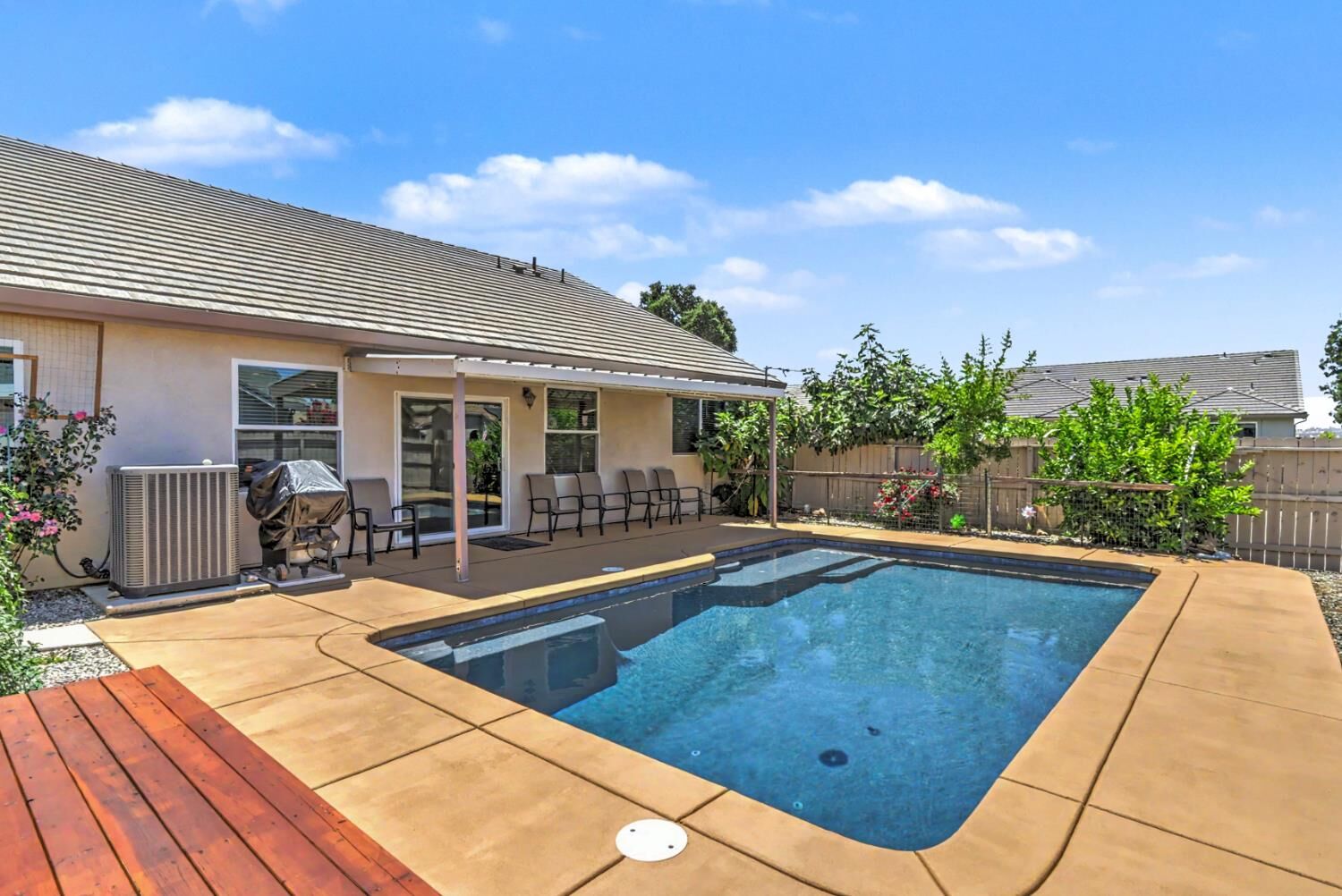 Property Photo: 327 Manor Drive CA 95640