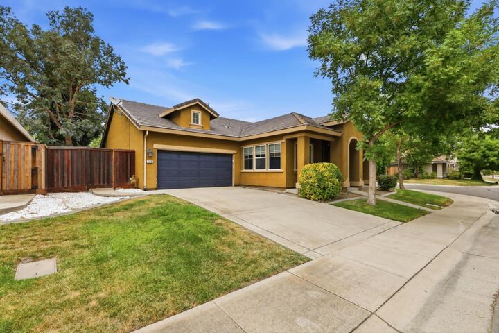 Property Photo: 789 Alcantar Circle CA 95834