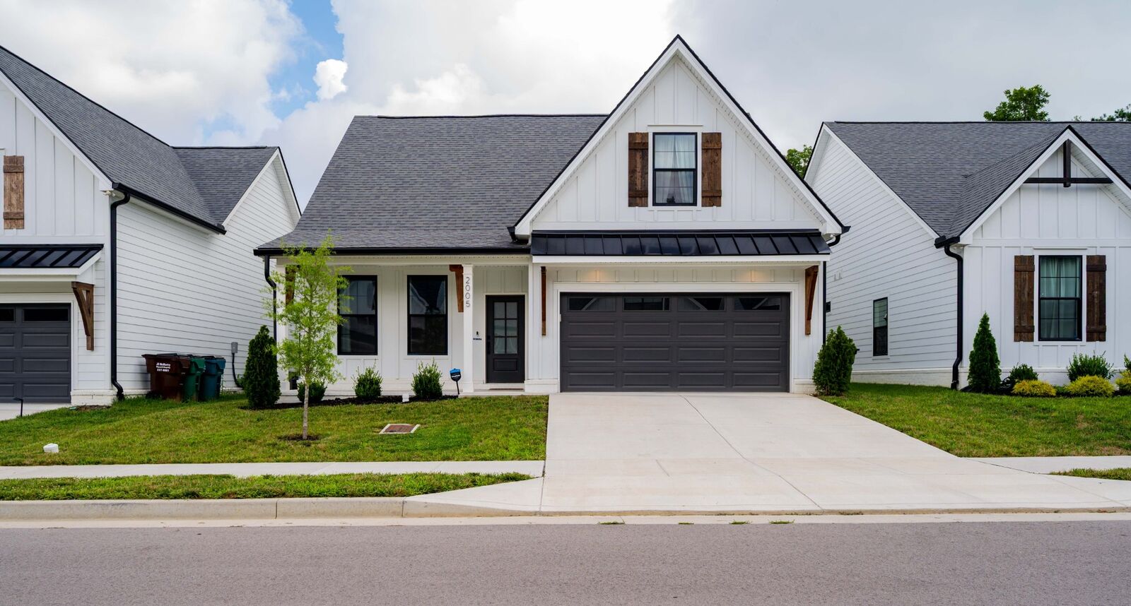 Property Photo:  2005 Pleasant Cv  TN 37214 