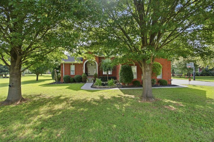 Property Photo:  421 Karlee Ct  TN 37087 