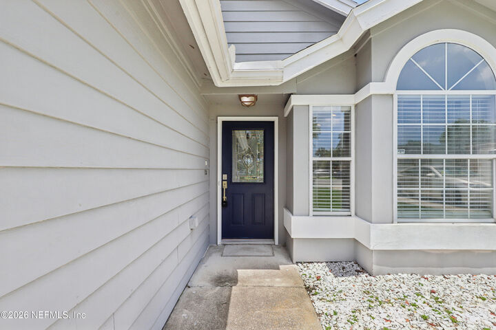 Property Photo: 204 Crosstern Court FL 32082