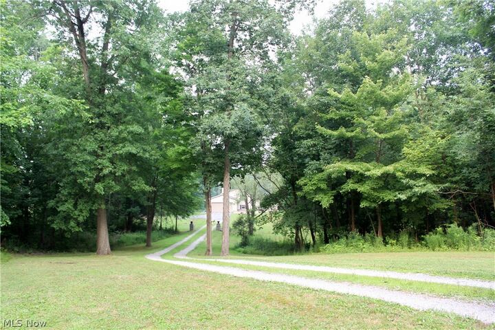 Property Photo: 9555 S Salem Warren Road OH 44460