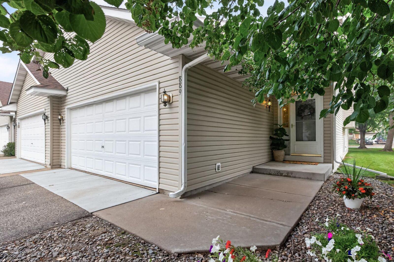 Property Photo:  889 125th Drive NE  MN 55434 