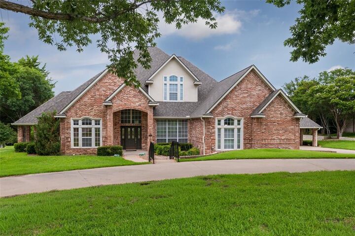 Property Photo: 1917 Woodland Hills Lane TX 76087