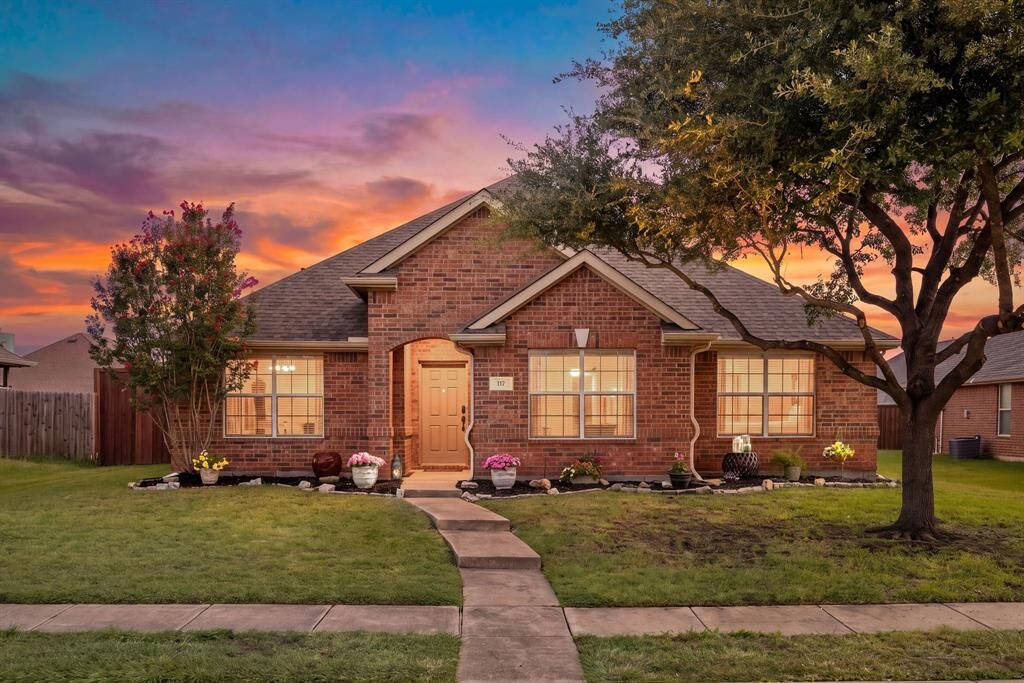 Property Photo:  117 Shadybrook Drive  TX 75098 