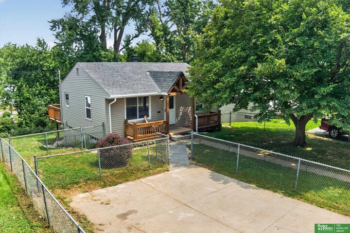 Property Photo: 5805 N 36th Street NE 68111
